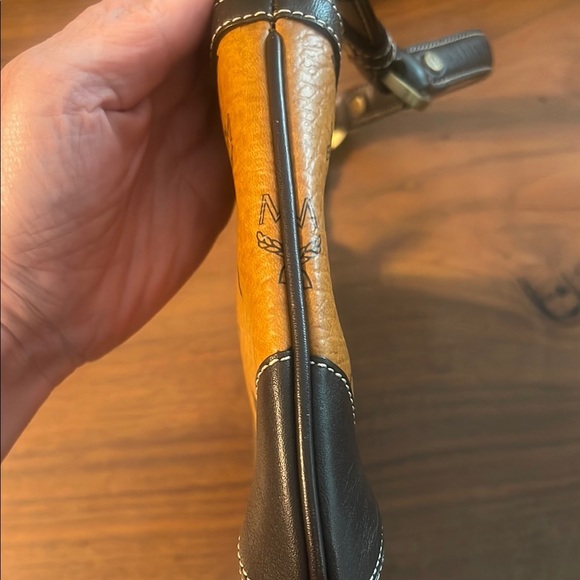 MCM Tan and Black Shoulder Bag with Iconic Design - Picture 7 of 10